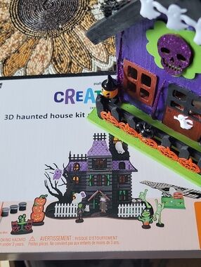 Creatology 3D Haunted House Kit & Hand-Painted Purple Halloween Haunted House